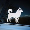 Plotrovaná nálepka na auto s výraznou siluetou malamuta bez textu, štýlový doplnok pre každé vozidlo.