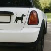 Plotrovaná nálepka na auto s charakteristickým profilom bígla bez textu, vhodná na nenápadné označenie vozidla.