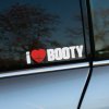 Plotrovaná nálepka na auto s textom I ❤️ BOOTY a symbolom srdca, vtipný a odvážny doplnok pre originálny tuning štýl.