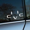Plotrovaná nálepka s logom modelu Honda Civic, moderné geometrické písmo s výrazným minimalistickým dizajnom.