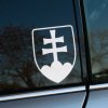 Plotrovaná nálepka štátny znak Slovenska s dvojkrížom na troch vrchoch v štíte, minimalistický symbol pre nálepka na auto