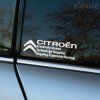 Plotrovaná nálepka so starším logom Citroën s dvojitým šípom a akronymom CITROËN – Creatively Insane Technology Requires Ongoing Expensive Nursing.