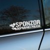 Plotrovaná nálepka s textom „Sponzor dopravnej polície“ a ikonou ruky s bankovkou, vtipná nálepka na auto.