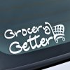 Plotrovaná nálepka na auto „Grocery Getter“ s kresleným nákupným košíkom, ideálna pre každodenných jazdcov.