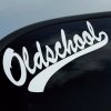 Plotrovaná nálepka s nápisom „Oldschool“ v dynamickom retro štýle, výrazná nálepka na auto pre fanúšikov klasiky.
