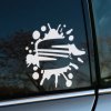Plotrovaná nálepka Seat v tvare škvrny na auto.