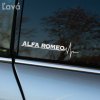Plotrovaná nálepka s nápisom Alfa Romeo doplneným o EKG líniu, moderný a dynamický dizajn pre ľavú stranu.
