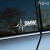 Plotrovaná nálepka na auto s nápisom BMW a EKG motívom, ideálna pre nadšencov značky a športový tuningový štýl.