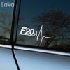 Plotrovaná nálepka na auto s nápisom F20 a EKG líniou, ideálna pre majiteľov BMW radu F20 so športovým charakterom.