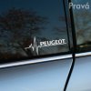 Nálepka na auto s nápisom "PEUGEOT" a grafickým zobrazením EKG vlny je nalepená na pravom bočnom okne strieborného vozidla Peugeot. Táto štýlová a výrazná nálepka dodáva autu jedinečný vzhľad a je ideálna pre nadšencov značky Peugeot, ktorí chcú svojmu vozidlu pridať osobitý štýl. S rozmazanou prírodnou scenériou v pozadí, nálepka vyniká a zvýrazňuje dynamiku a pohyb, charakteristické pre vozidlá Peugeot. Perfektný doplnok pre tých, ktorí hľadajú originálny a moderný dizajn pre svoje auto Peugeot.