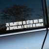 Plotrovaná nálepka s humorným textom: „Za volantom sa cítim ako Boh, ja šoférujem a ostatní sa modlia.“ Vhodná na zadné sklo auta.