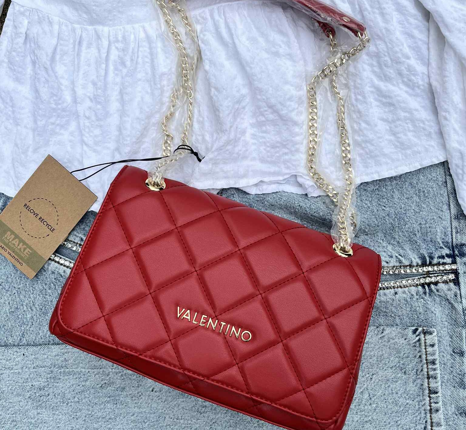Široká ponuka značkových outlet kúskov z celého sveta. Sleduj náš instagramový účet pre aktuálne zľavy, výpredaje a akcie.