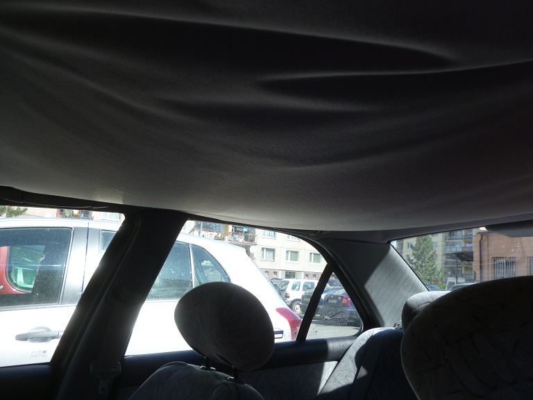 Jak opravit prověšenou stropnici automobilu?