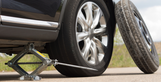 Jak správně vyměnit píchlé kolo za méně než 10 minut?