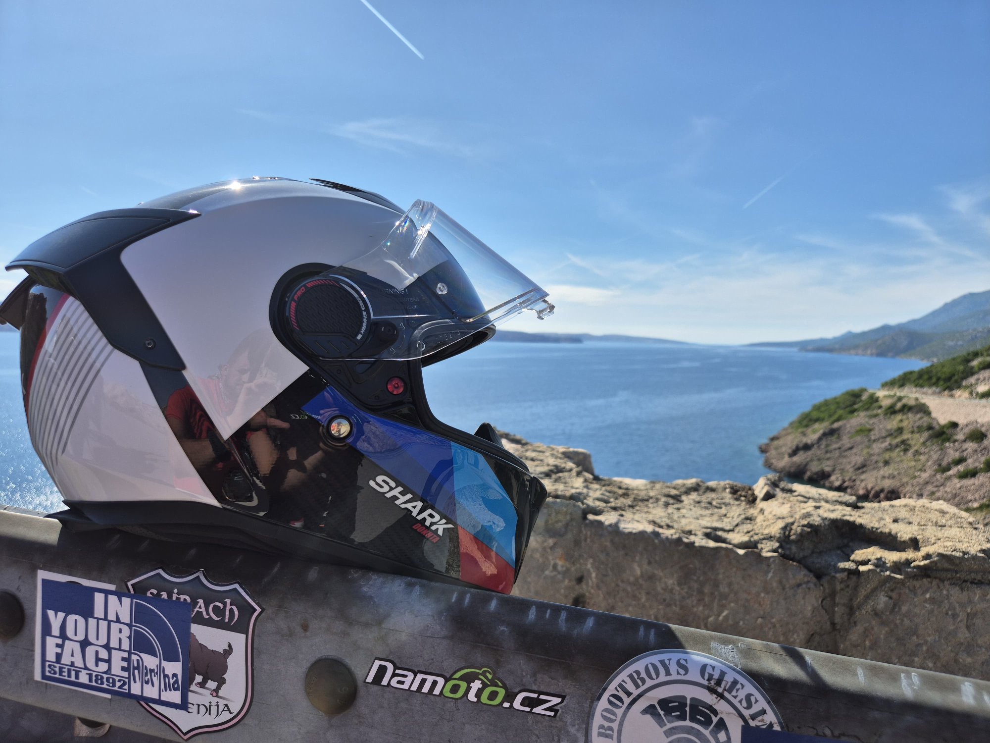 TEST: Shark Spartan GT Pro Carbon – prémiová výbava na dlouhé cesty