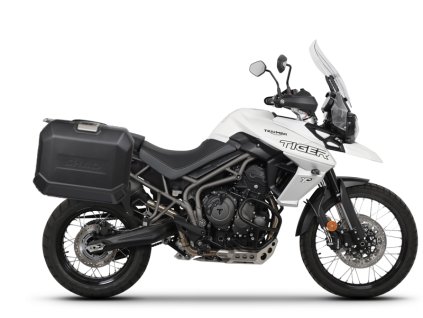 Kompletná sada bočných čiernych hliníkových kufrov SHAD TERRA BLACK , 36/47 l litrov, vrátane montážnej sady SHAD TRIUMPH Tiger 800