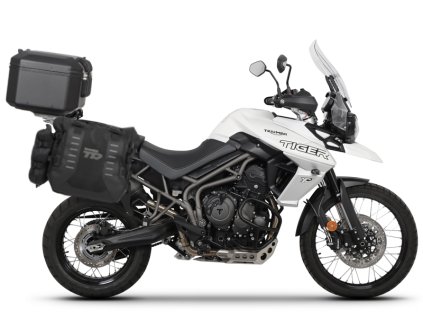 Kompletná sada sedlových brašní SHAD TERRA TR40 adventure a hliníkového kufra SHAD TERRA BLACK 37L vrátane montážnej sady SHAD TRIUMPH Tiger 800