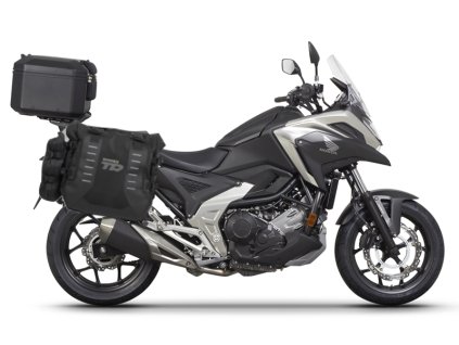 Kompletná sada sedlových brašní SHAD TERRA TR40 adventure a hliníkového kufra SHAD TERRA BLACK 55L, vrátane montážnej sady SHAD HONDA NX 750 X 2021-