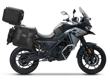 Kompletná sada sedlových brašní SHAD TERRA TR40 adventure a hliníkového kufra SHAD TERRA BLACK 55L, vrátane montážnej sady SHAD Voge 650DS / 650DSX