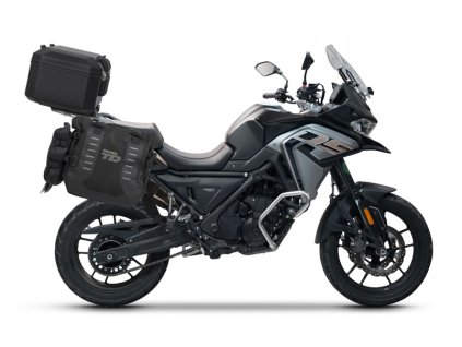 Kompletná sada bočných adventure vakov SHAD TERRA TR40 a hliníkového 55 L vrchného kufru ,vrátane montážnej sady SHAD VOGE 650 DS/DSX