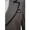 moschino neobycejne kostkovane cernobile sako 4