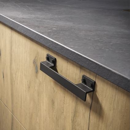 9BE53D9C DEFA 4A6E 918E D5678A1541E91 BM angle cierna