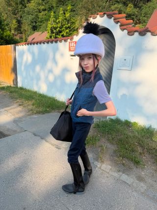 Dneska začal Emči příměstský tábor, na který se moc těšila🐎. A já mám tak tento týden trochu více času na šití a přípravy...