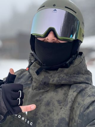 Perfect match ❄️ Outfit × MOUNT GREEN = 🔥 @robin_navratil_ 📸