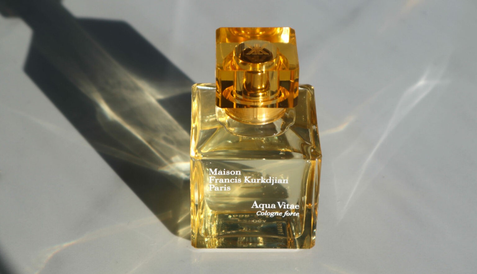 Letný unisex parfém Aqua Vitae: Stelesnenie Čistoty a Zmyselnosti