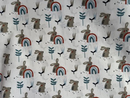 zajíčci a duhy na bílém plátně