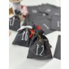 Adventní kalendář šedý - 24 pytlíčků s číslicemi na zavázání