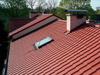 impregnace betonových tašek ochrání střechu před mechem, řasami a mrazem