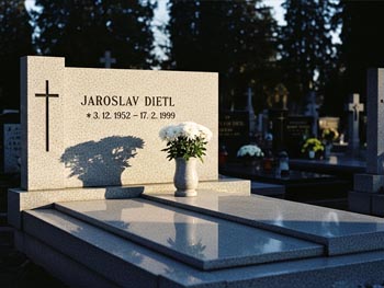 impregnace na hrob ochrání náhrobní kámen před mechem, rzí a erozí