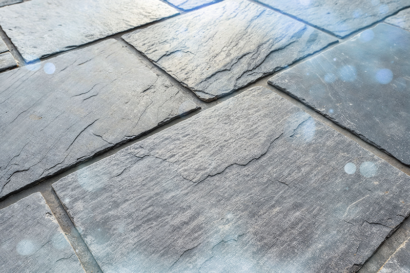 Jak odstranit fleky od penetrace na venkovní dlažbě?