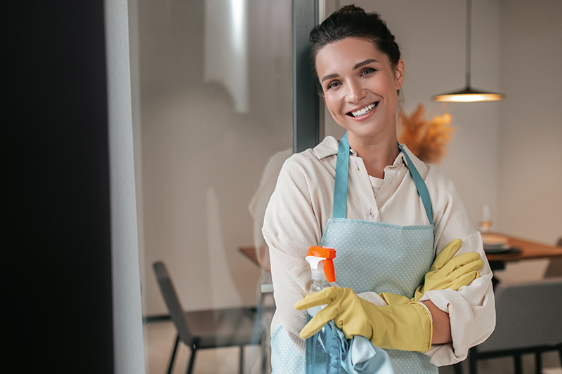 10 najlepších spôsobov použitia bieleho octu na čistenie domácnosti
