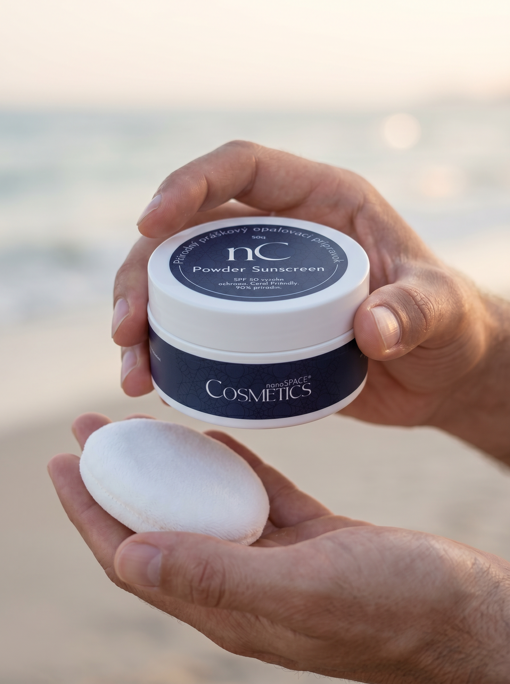 Minerální 
  opalovací pudr SPF 50 nanoSPACE — detail dózy