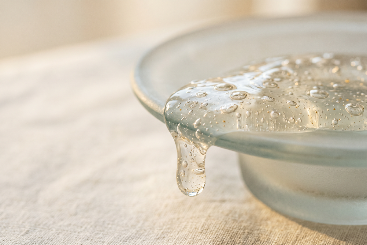 Textura exfoliačního gelu s AHA kyselinami zblízka