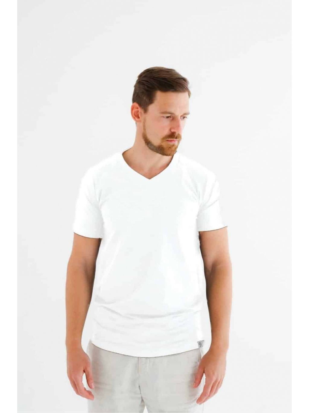 Bílé pánské triko s výstřihem do V nanosilver®