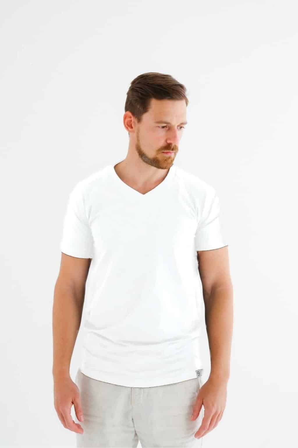 Levně Bílé pánské triko s výstřihem do V nanosilver® Velikost: M