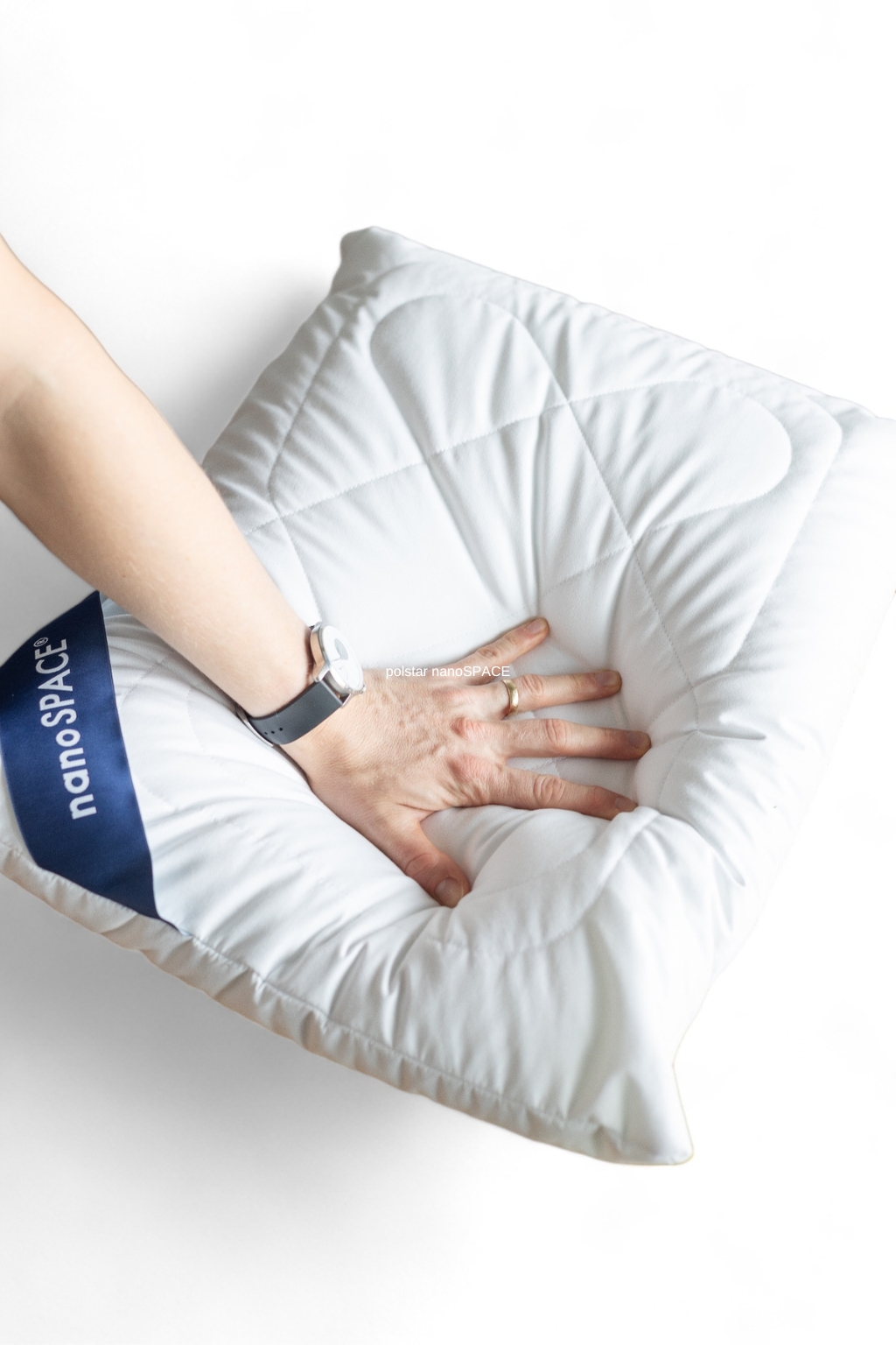 Protiroztočový anatomický ortopedický polštář s paměťovou pěnou – prošitý se zipem nanoSPACE