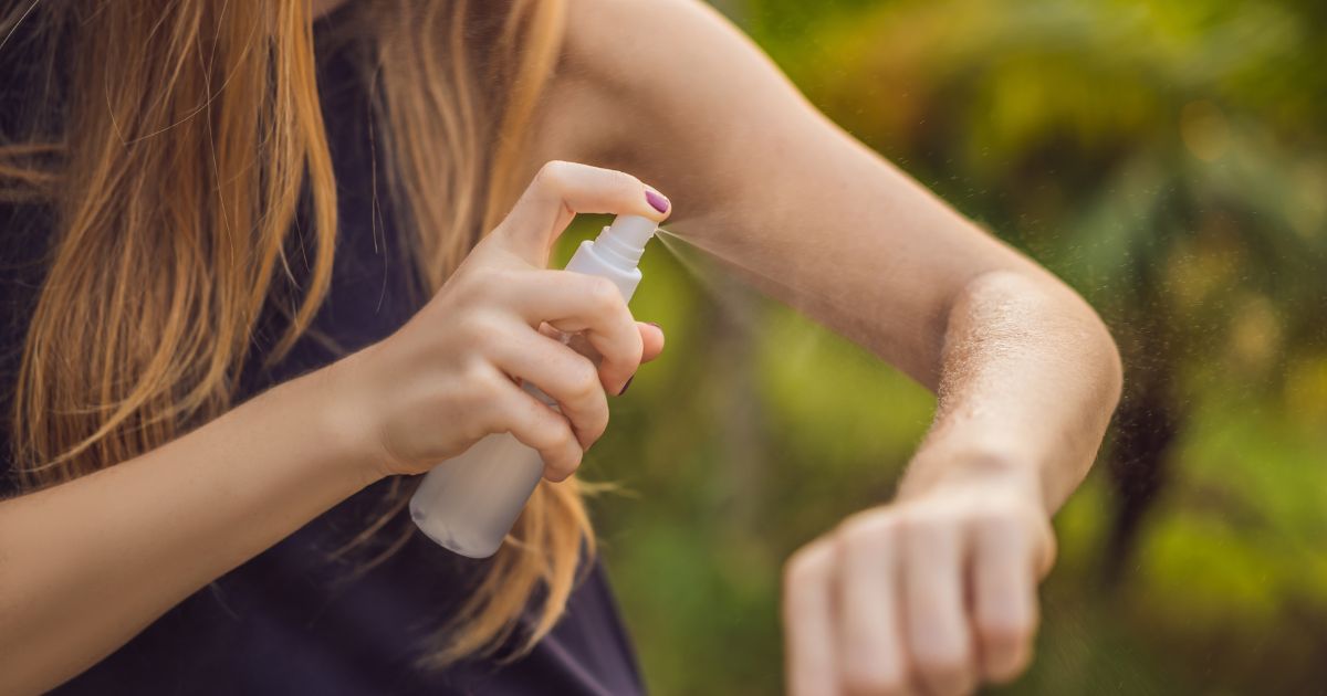 citronella-oil-spray-against-mosquitoes