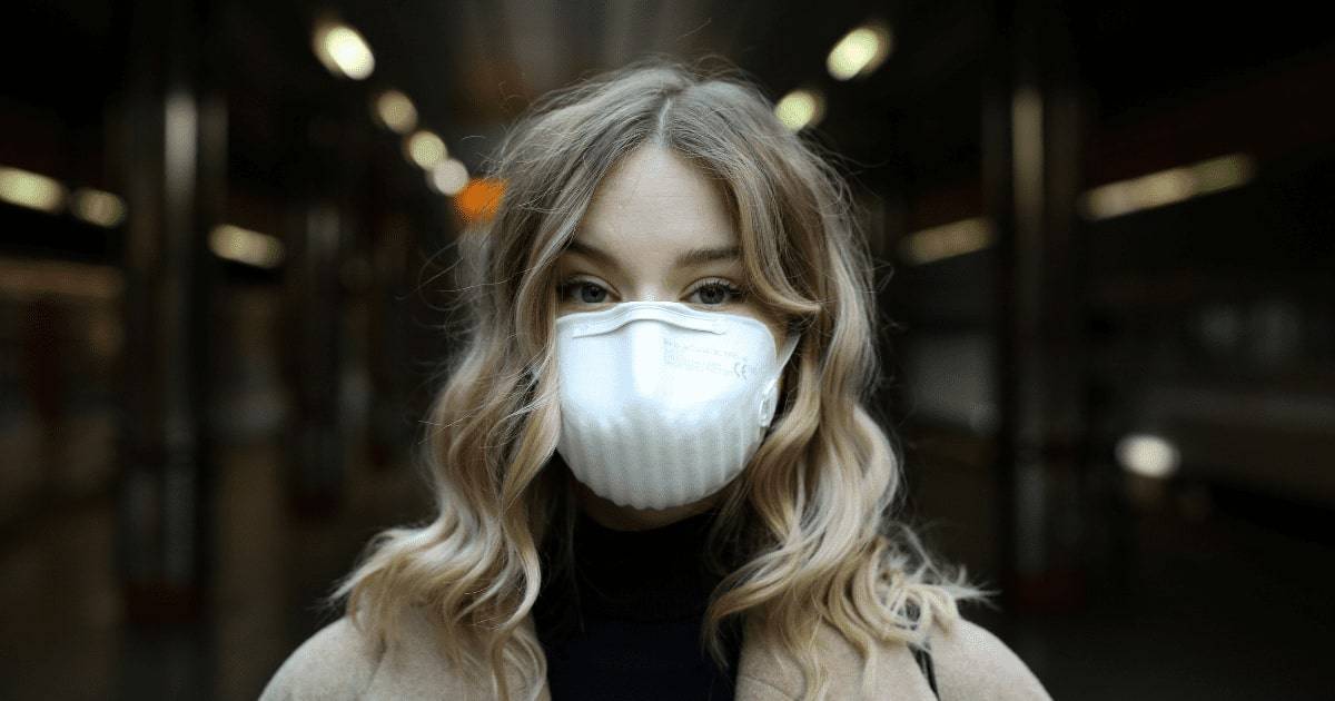 girl-with-FFP3-nano-respirator