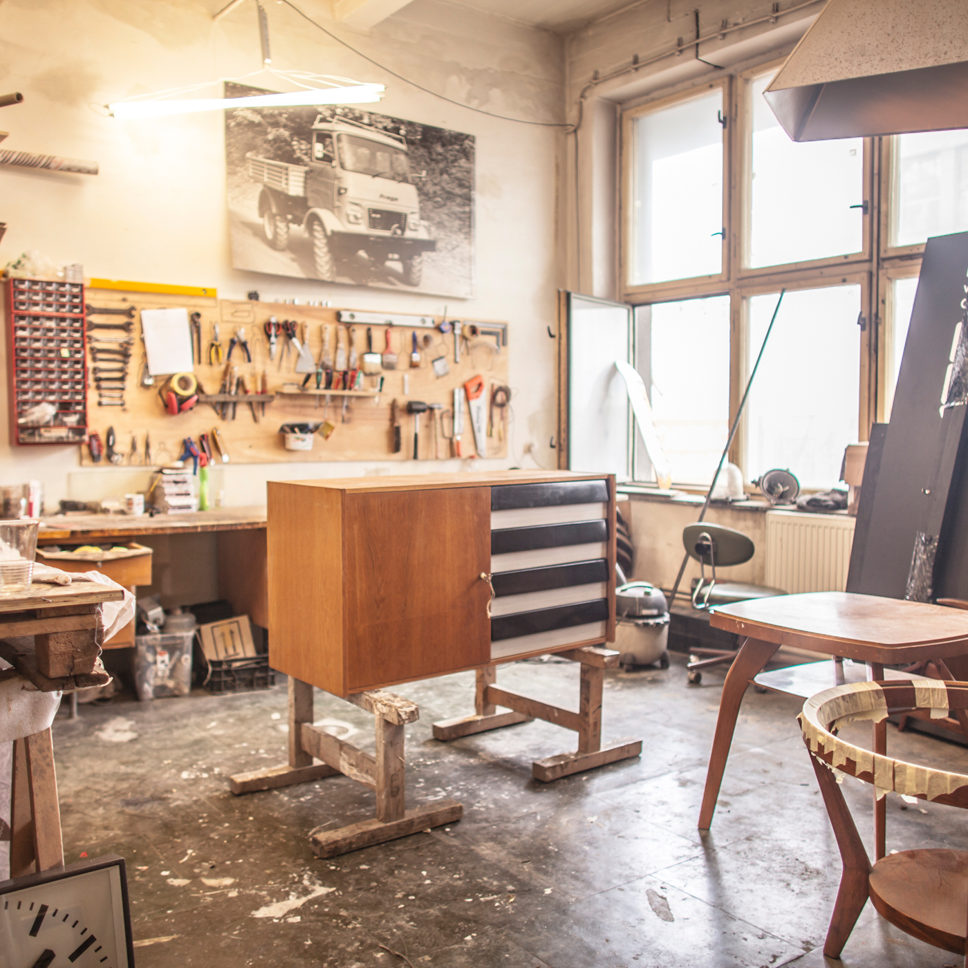 Skříňky podle Jiroutka: jak probíhá renovace slavné komody