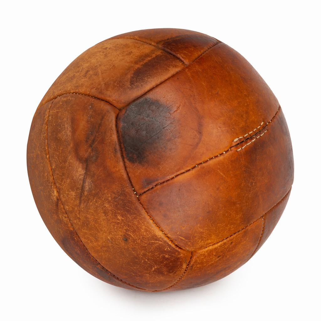 Původní těžký kožený tréninkový míč s krásnou patinou