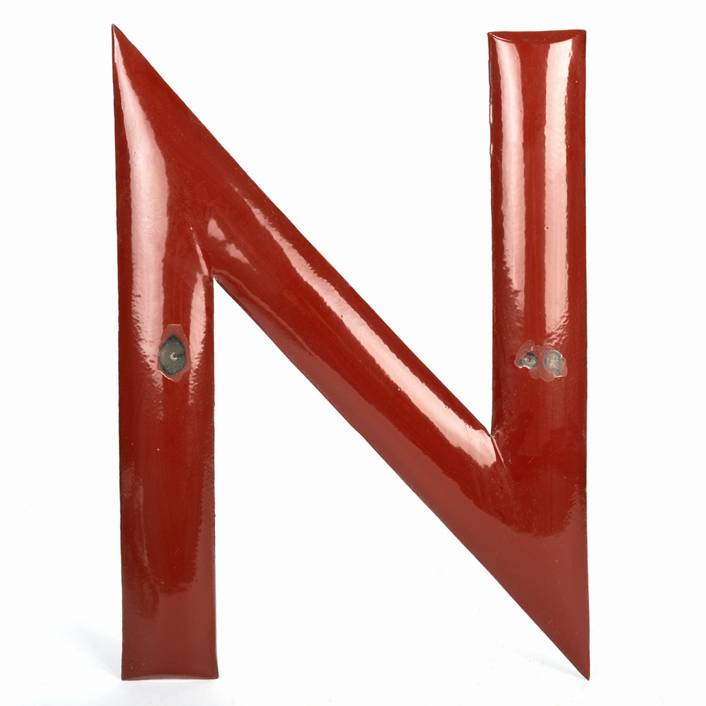 Smaltované písmeno "N"