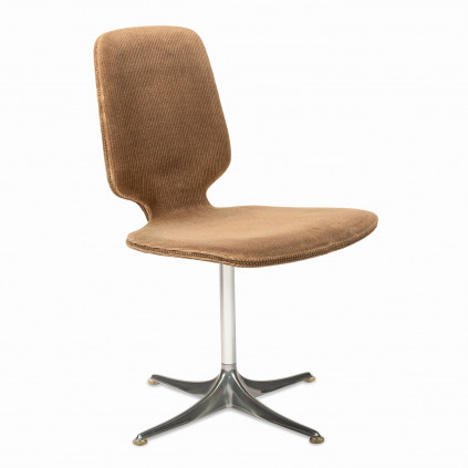 Upholstered chair Sedia by COR