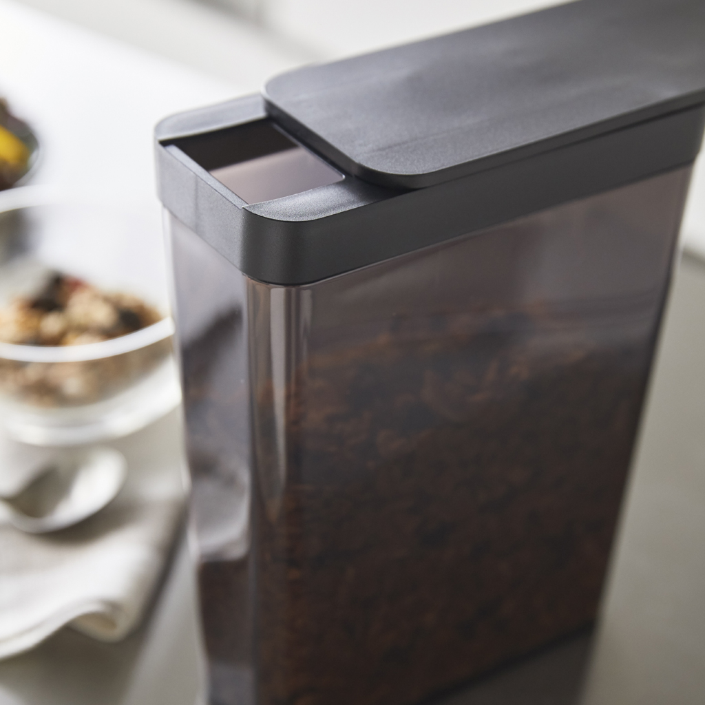 Dóza na potraviny Tower 4953, 2,3l, černá YAMAZAKI