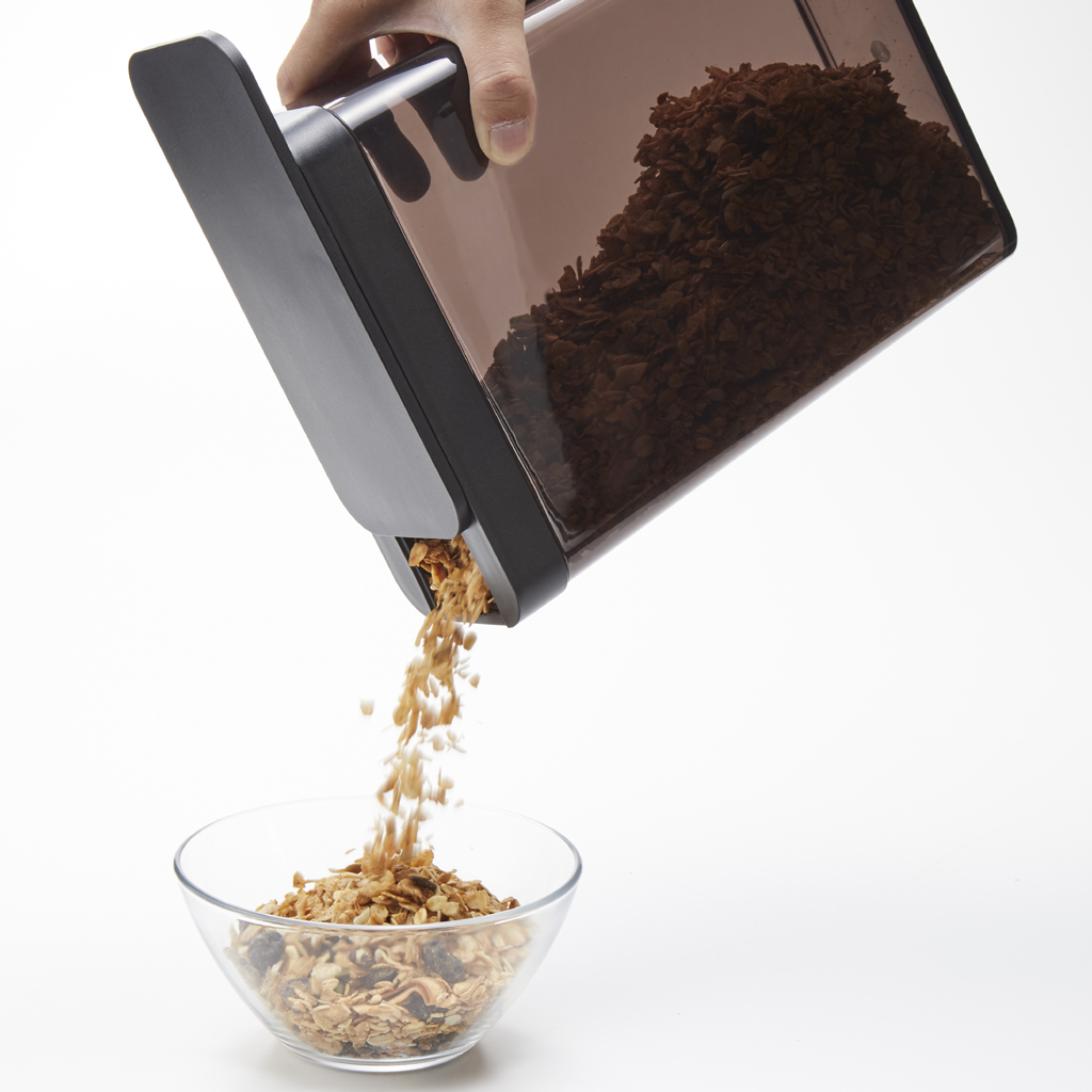 Dóza na potraviny Tower 4953, 2,3l, černá YAMAZAKI