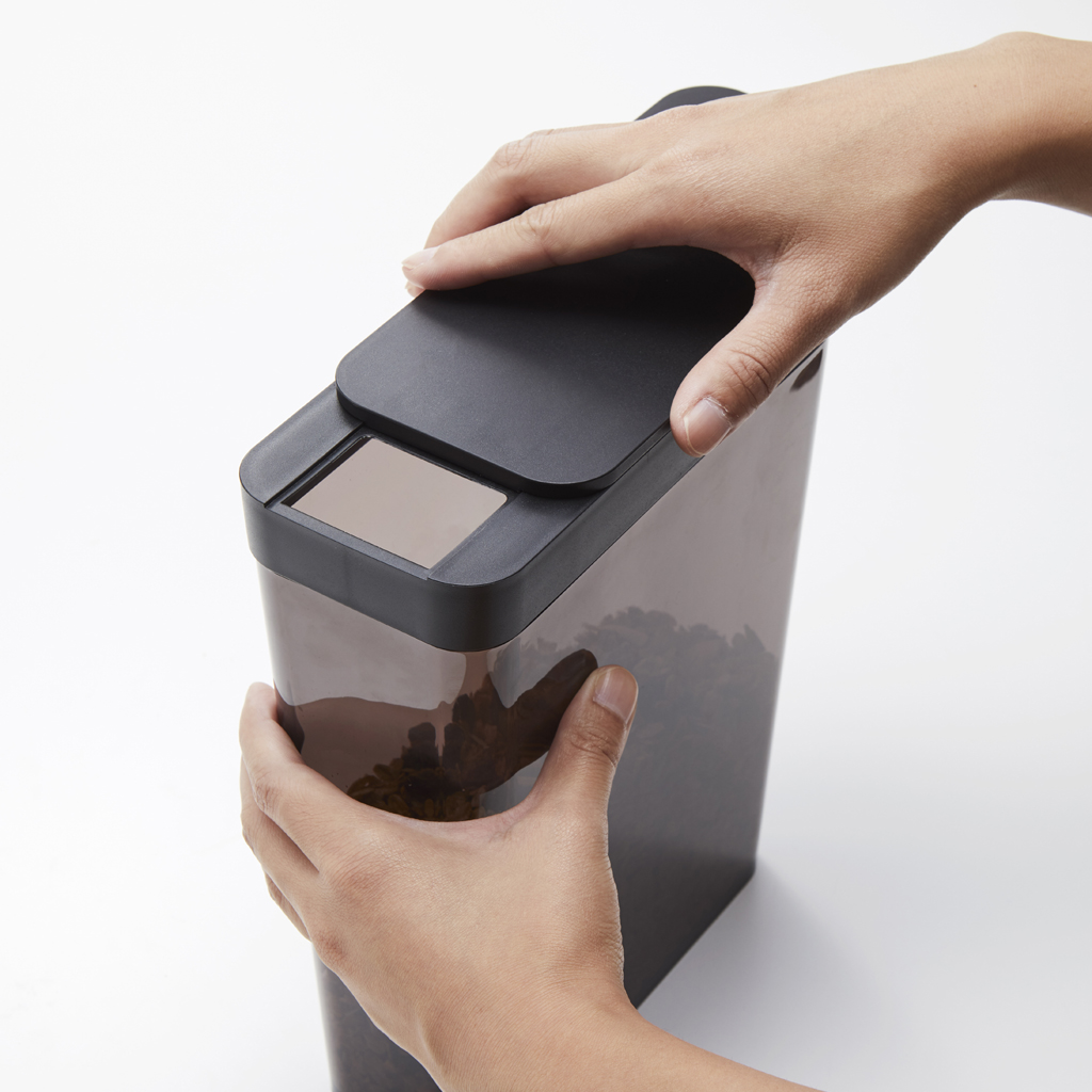 Dóza na potraviny Tower 4953, 2,3l, černá YAMAZAKI