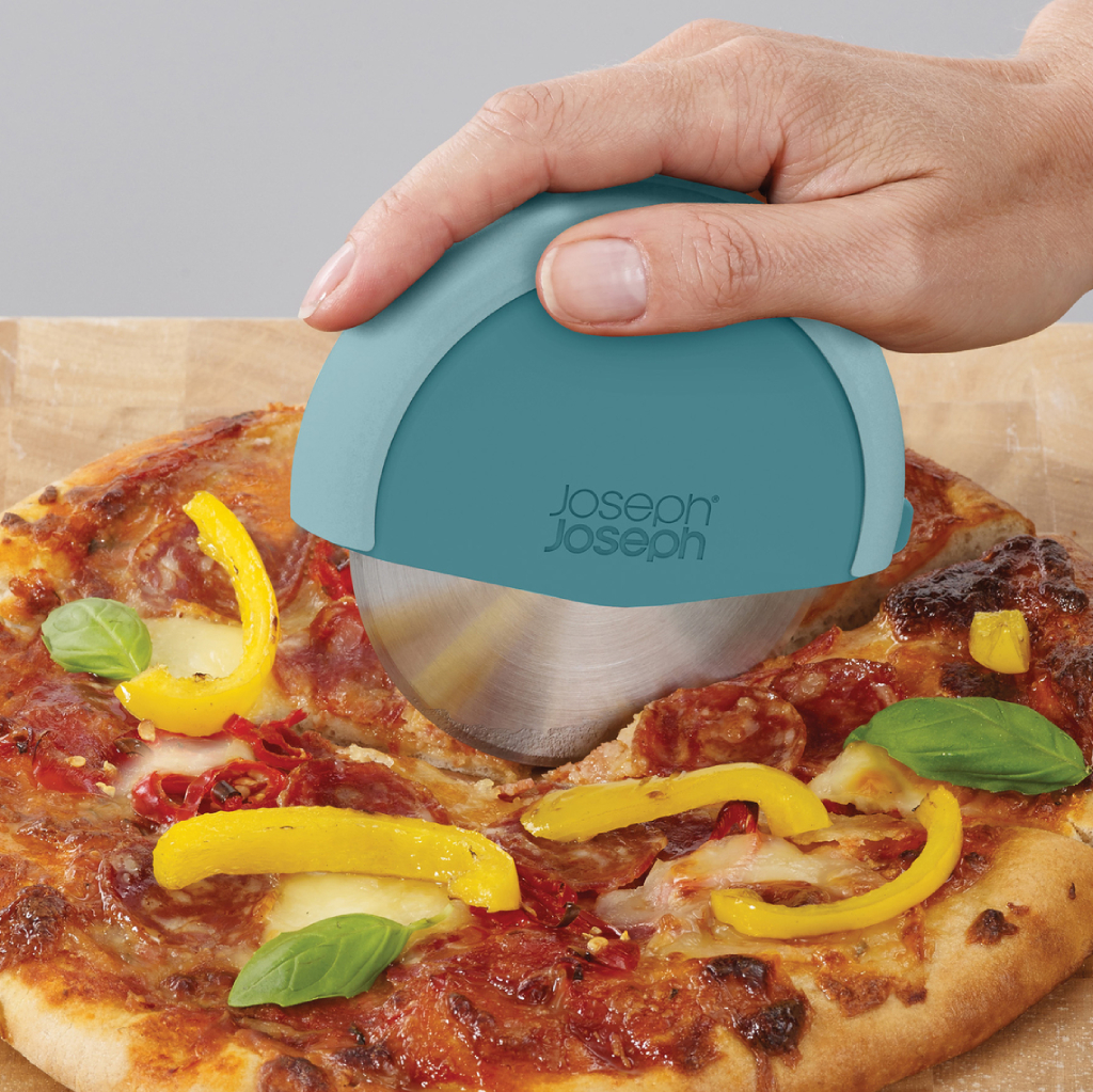Kráječ na pizzu Duo 20215 Opal JOSEPH JOSEPH